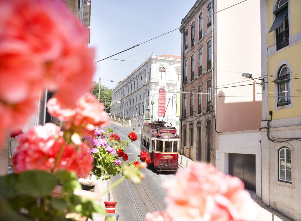Hotel Residencial Valentina Lizbona Zewnętrze zdjęcie Lisbon tram